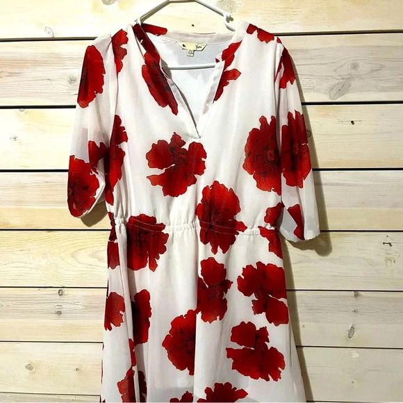 Yumi Kim Dresses & Skirts - Yumi Red Poppy Floral White Lined dress